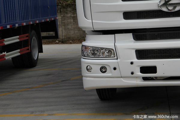 东风柳汽 霸龙重卡 270马力 6X2 排半厢式载货车(LZ5200XXYM5CA)外观图（17/42）