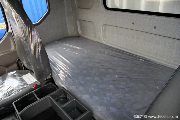 东风柳汽 霸龙重卡 270马力 6X2 排半厢式载货车(LZ5200XXYM5CA)驾驶室图（27/46）