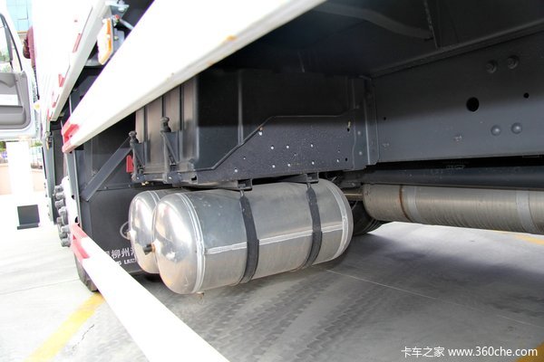 东风柳汽 霸龙重卡 270马力 6X2 排半厢式载货车(LZ5200XXYM5CA)底盘图（20/48）