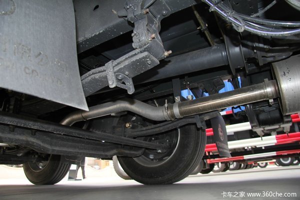 东风柳汽 霸龙重卡 270马力 6X2 排半厢式载货车(LZ5200XXYM5CA)底盘图（16/48）