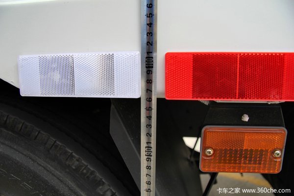 东风柳汽 霸龙重卡 270马力 6X2 排半厢式载货车(LZ5200XXYM5CA)上装图（14/19）
