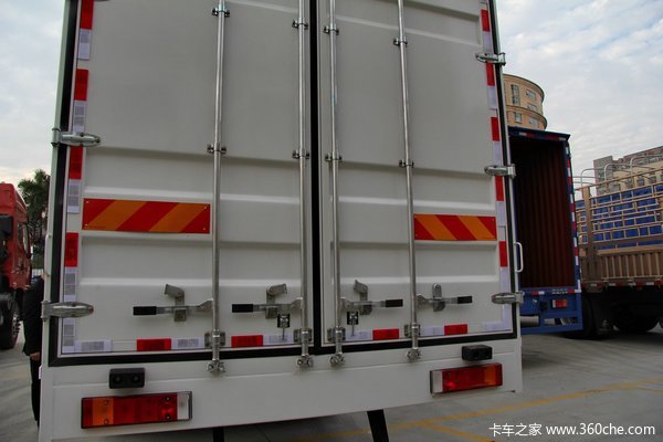 东风柳汽 霸龙重卡 270马力 6X2 排半厢式载货车(LZ5200XXYM5CA)上装图（8/19）