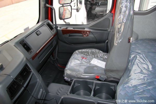 东风柳汽 霸龙重卡 385马力 8X4 排半仓栅载货车底盘(LZ5312CCYM5FA)驾驶室图（16/26）