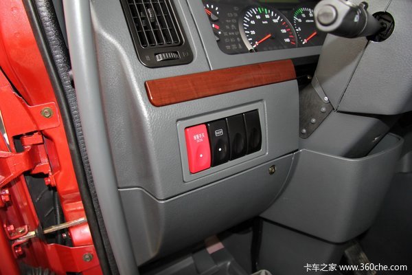 东风柳汽 霸龙重卡 385马力 8X4 排半仓栅载货车底盘(LZ5312CCYM5FA)驾驶室图（6/26）