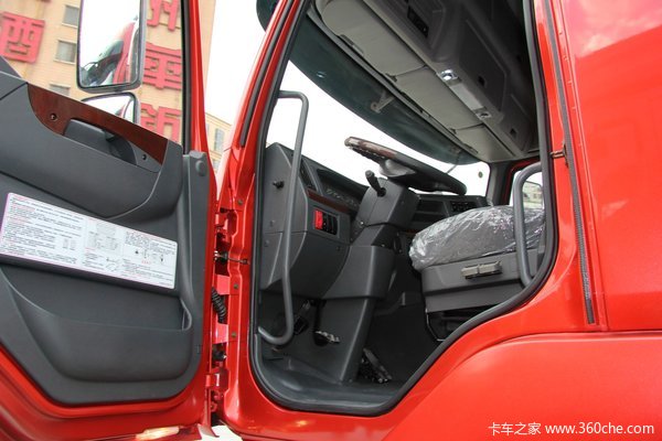 东风柳汽 霸龙重卡 385马力 8X4 排半仓栅载货车底盘(LZ5312CCYM5FA)驾驶室图（3/26）