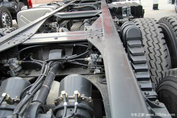 东风柳汽 霸龙重卡 385马力 8X4 排半仓栅载货车底盘(LZ5312CCYM5FA)底盘图（43/62）