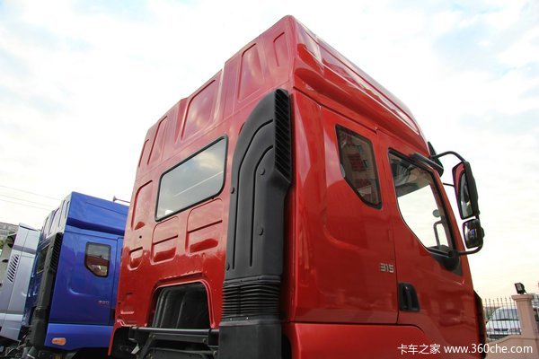东风柳汽 霸龙重卡 315马力 8X4 排半厢式载货车底盘(LZ5311XXYQELA)外观图（32/35）