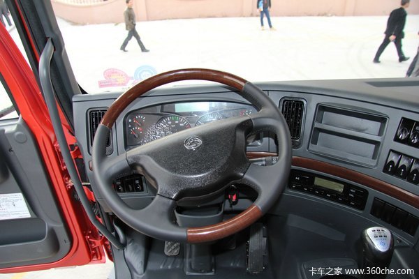 东风柳汽 霸龙重卡 315马力 8X4 排半厢式载货车底盘(LZ5311XXYQELA)驾驶室图（5/21）