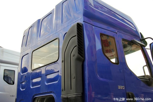 东风柳汽 霸龙重卡 320马力 8X4 排半仓栅载货车底盘(LZ5311CCYM5FA)外观图（25/27）
