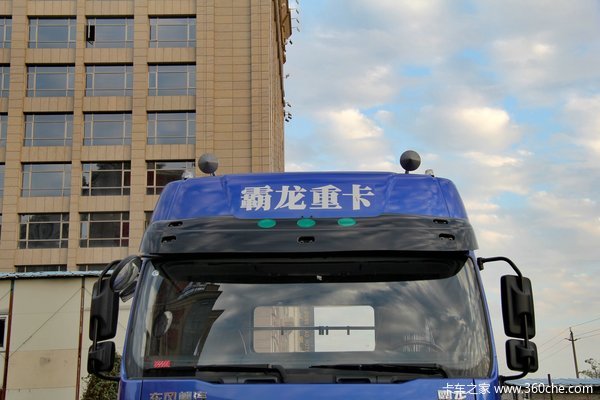 东风柳汽 霸龙重卡 320马力 8X4 排半仓栅载货车底盘(LZ5311CCYM5FA)外观图（7/27）