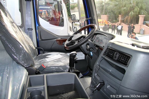 东风柳汽 霸龙重卡 320马力 8X4 排半仓栅载货车底盘(LZ5311CCYM5FA)驾驶室图（23/23）