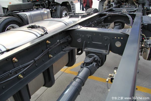 东风柳汽 霸龙重卡 320马力 8X4 排半仓栅载货车底盘(LZ5311CCYM5FA)底盘图（38/47）