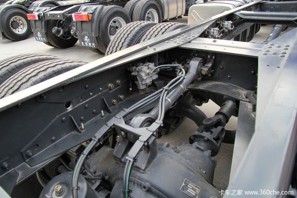 东风柳汽 霸龙重卡 320马力 8X4 排半仓栅载货车底盘(LZ5311CCYM5FA)底盘图（30/47）