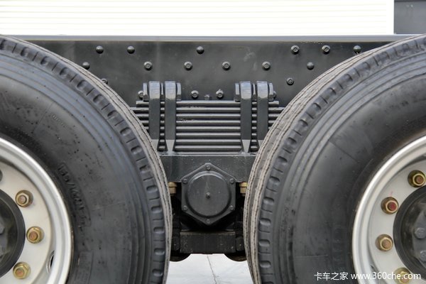 东风柳汽 霸龙重卡 320马力 8X4 排半仓栅载货车底盘(LZ5311CCYM5FA)底盘图（24/47）