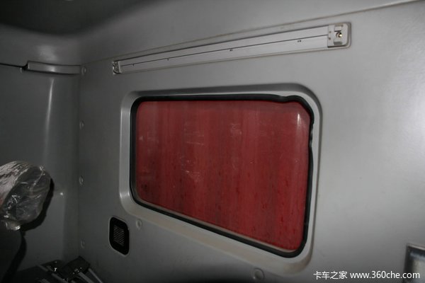 华菱 汉马重卡 160马力 4X2 单排厢式载货车(HN5160XXYC16C8M4)驾驶室图（39/45）