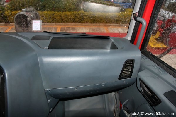华菱 汉马重卡 160马力 4X2 单排厢式载货车(HN5160XXYC16C8M4)驾驶室图（27/45）