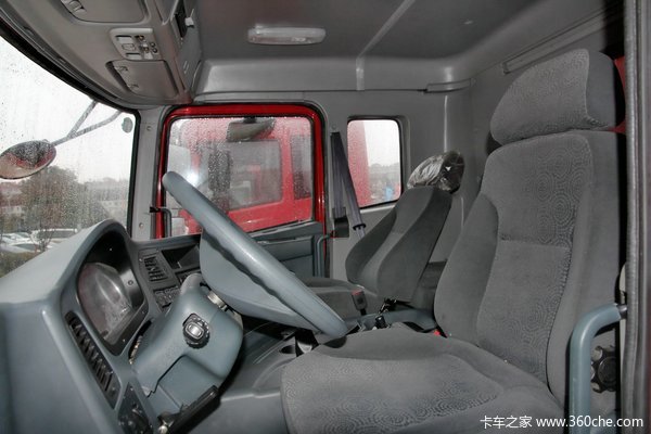 华菱 汉马重卡 160马力 4X2 单排厢式载货车(HN5160XXYC16C8M4)驾驶室图（10/45）