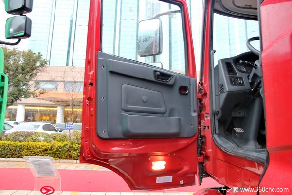 华菱 汉马重卡 160马力 4X2 单排厢式载货车(HN5160XXYC16C8M4)驾驶室图