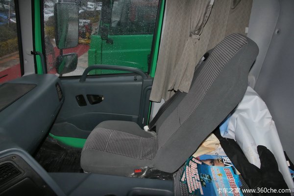 华菱 汉马重卡 345马力 6X4 自卸车(新型渣土车)(HN3251B34C9M4)驾驶室图（30/37）