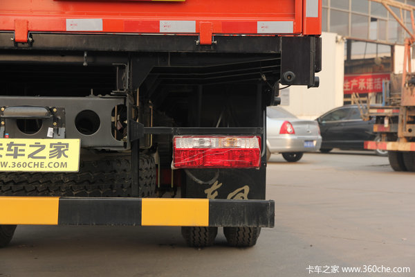 东风多利卡D9 160马力 4x2 6.8米栏板载货车(DFA1161L10D7)(东风康明斯)外观图（9/53）