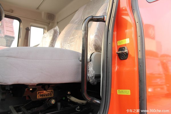 东风多利卡D9 160马力 4x2 6.8米栏板载货车(DFA1161L10D7)(东风康明斯)驾驶室图（8/51）
