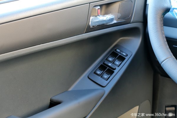 福田 拓陆者E 舒适版 2.8L柴油 95马力 双排皮卡驾驶室图（5/26）
