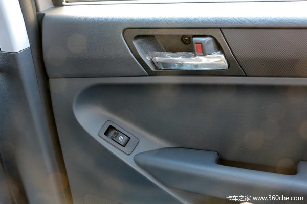 福田 拓陆者E 舒适版 2.8L柴油 95马力 双排皮卡驾驶室图（2/26）