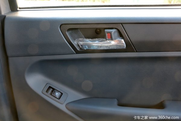 福田 拓陆者E 舒适版 2.8L柴油 95马力 双排皮卡驾驶室图（1/26）