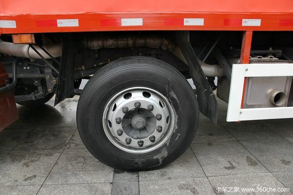 联合卡车U260 260马力 6X2 LNG厢式载货车(SQR5252XXYN5T2)底盘图（15/56）