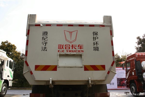 联合卡车U340 340马力 8X4 自卸车(城建渣土车)(EXQ3311D7)上装图（3/9）