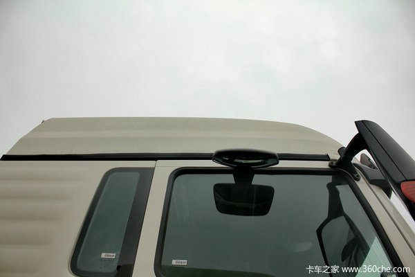 中国重汽 HOWO T5G重卡 340马力 8X4 载货车底盘(ZZ1317N466GD1)外观图（25/27）