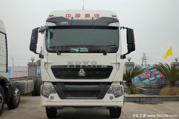 中国重汽 HOWO T5G重卡 340马力 8X4 载货车底盘(ZZ1317N466GD1)外观图（8/27）