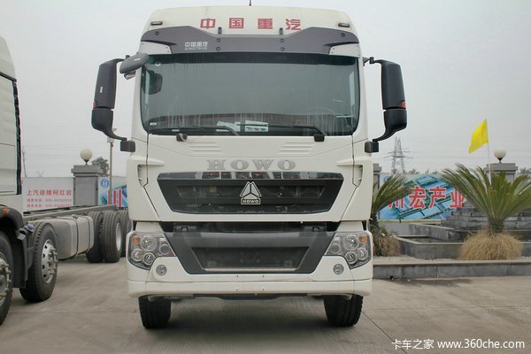 中国重汽 HOWO T5G重卡 340马力 8X4 载货车底盘(ZZ1317N466GD1)外观图（2/27）