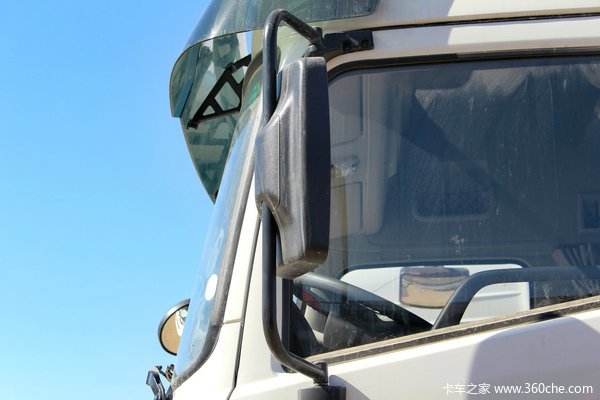 东风 天龙重卡 245马力 6X2 厢式载货车底盘(DFL5253XXYAX1B)外观图（32/35）