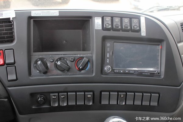 东风 天龙重卡 315马力 8X4 载货车(DFL1311A10)驾驶室图（19/59）