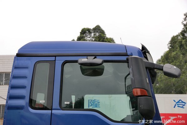 中国重汽 HOWO T5G重卡 180马力 4X2 排半厢式载货车底盘(ZZ1167H501GD1)外观图（58/65）
