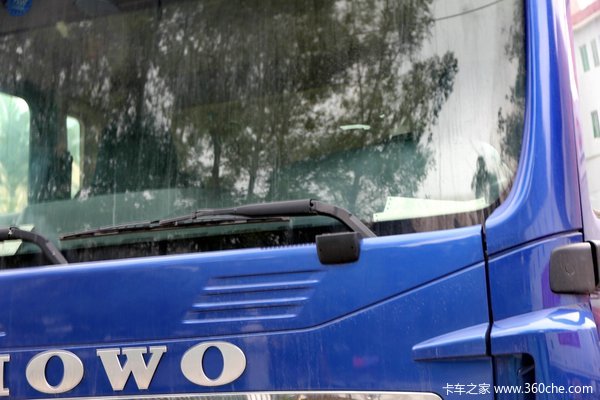 中国重汽 HOWO T5G重卡 180马力 4X2 排半厢式载货车底盘(ZZ1167H501GD1)外观图（36/65）
