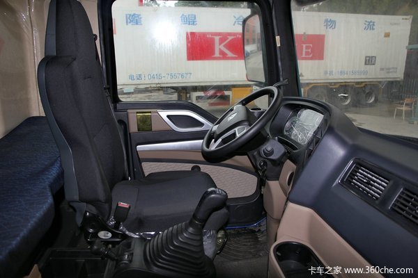 中国重汽 HOWO T5G重卡 180马力 4X2 排半厢式载货车底盘(ZZ1167H501GD1)驾驶室图（65/67）