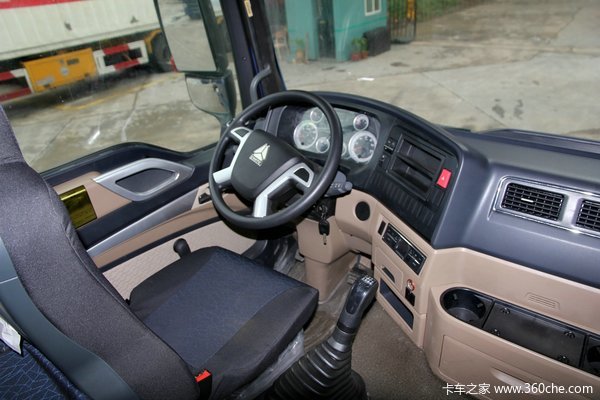 中国重汽 HOWO T5G重卡 180马力 4X2 排半厢式载货车底盘(ZZ1167H501GD1)驾驶室图（64/67）