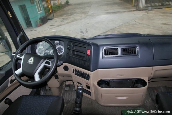 中国重汽 HOWO T5G重卡 180马力 4X2 排半厢式载货车底盘(ZZ1167H501GD1)驾驶室图（56/67）