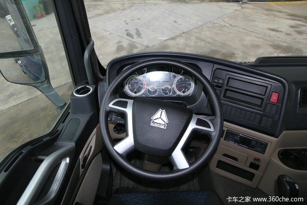 中国重汽 HOWO T5G重卡 180马力 4X2 排半厢式载货车底盘(ZZ1167H501GD1)驾驶室图（15/67）