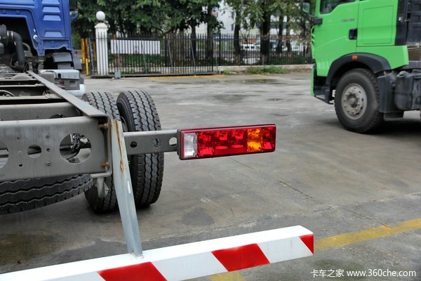 中国重汽 HOWO T5G重卡 180马力 4X2 排半厢式载货车底盘(ZZ1167H501GD1)底盘图（33/48）