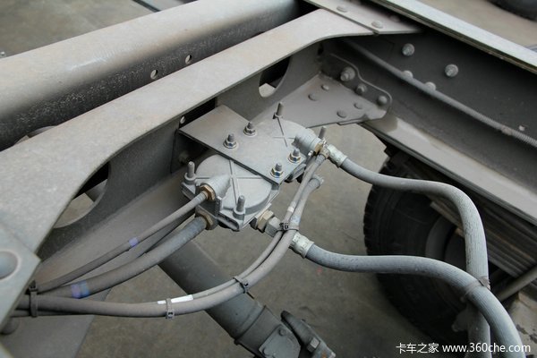 中国重汽 HOWO T5G重卡 180马力 4X2 排半厢式载货车底盘(ZZ1167H501GD1)底盘图（26/48）