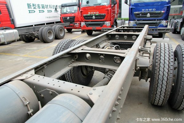 中国重汽 HOWO T5G重卡 180马力 4X2 排半厢式载货车底盘(ZZ1167H501GD1)底盘图（24/48）