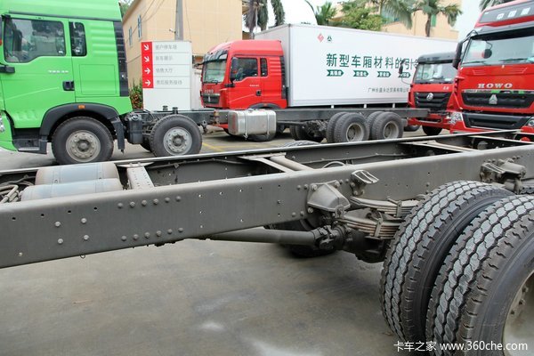 中国重汽 HOWO T5G重卡 180马力 4X2 排半厢式载货车底盘(ZZ1167H501GD1)底盘图（23/48）