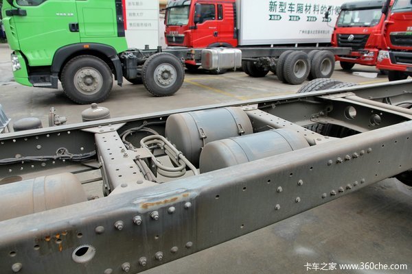 中国重汽 HOWO T5G重卡 180马力 4X2 排半厢式载货车底盘(ZZ1167H501GD1)底盘图（22/48）
