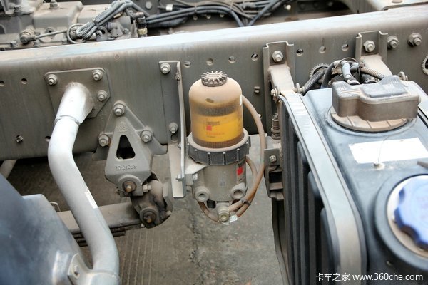 中国重汽 HOWO T5G重卡 180马力 4X2 排半厢式载货车底盘(ZZ1167H501GD1)底盘图（9/48）