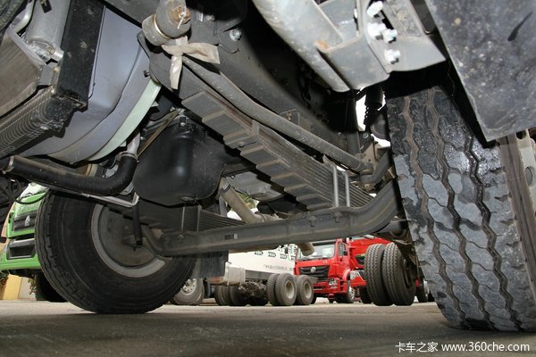 中国重汽 HOWO T5G重卡 180马力 4X2 排半厢式载货车底盘(ZZ1167H501GD1)底盘图（2/48）