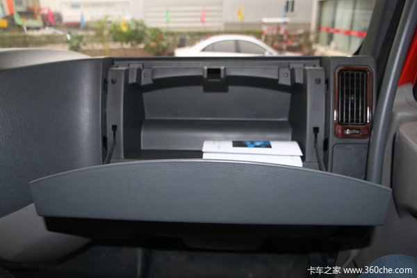 东风柳汽 霸龙重卡 220马力 6X2 载货车底盘(LZ5200XXYM3CA)驾驶室图（25/39）