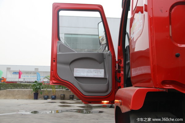 东风柳汽 霸龙重卡 220马力 6X2 载货车底盘(LZ5200XXYM3CA)驾驶室图